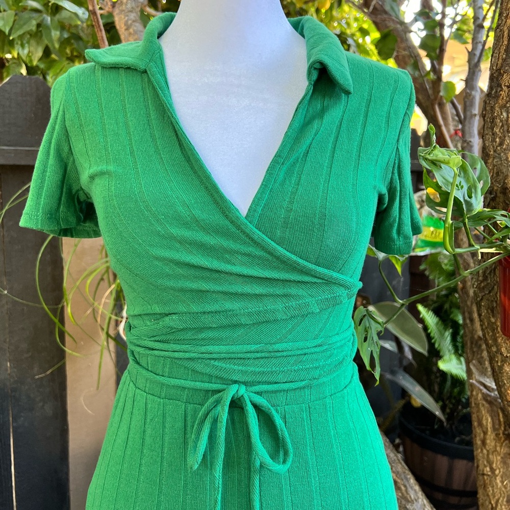 Green matching separates pants set